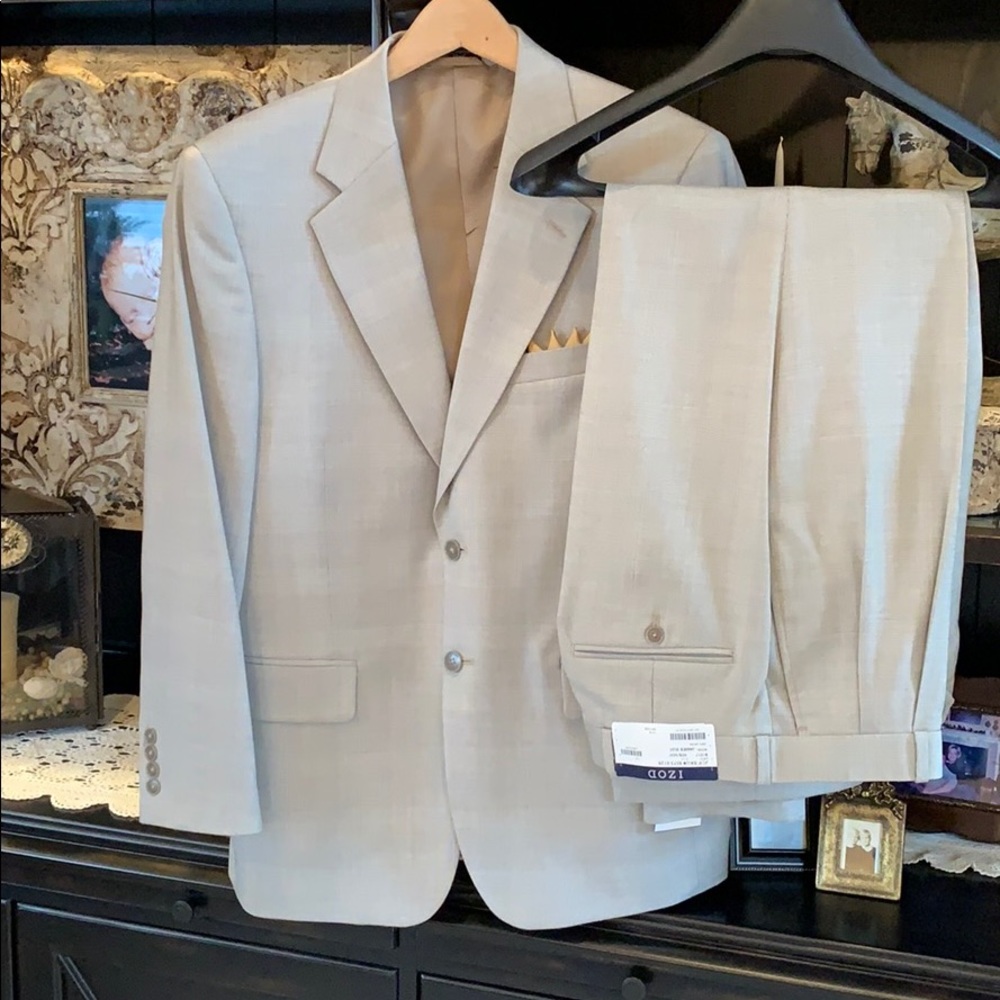 IZOD Men’s Glen Plaid Suit